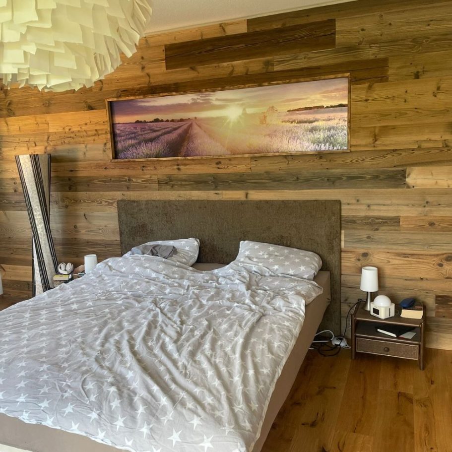 Altholz Wandverkleidung Schlafzimmer von der Schreinerei Kögel Wandverkleidung aus Altholz im Schlafzimmer