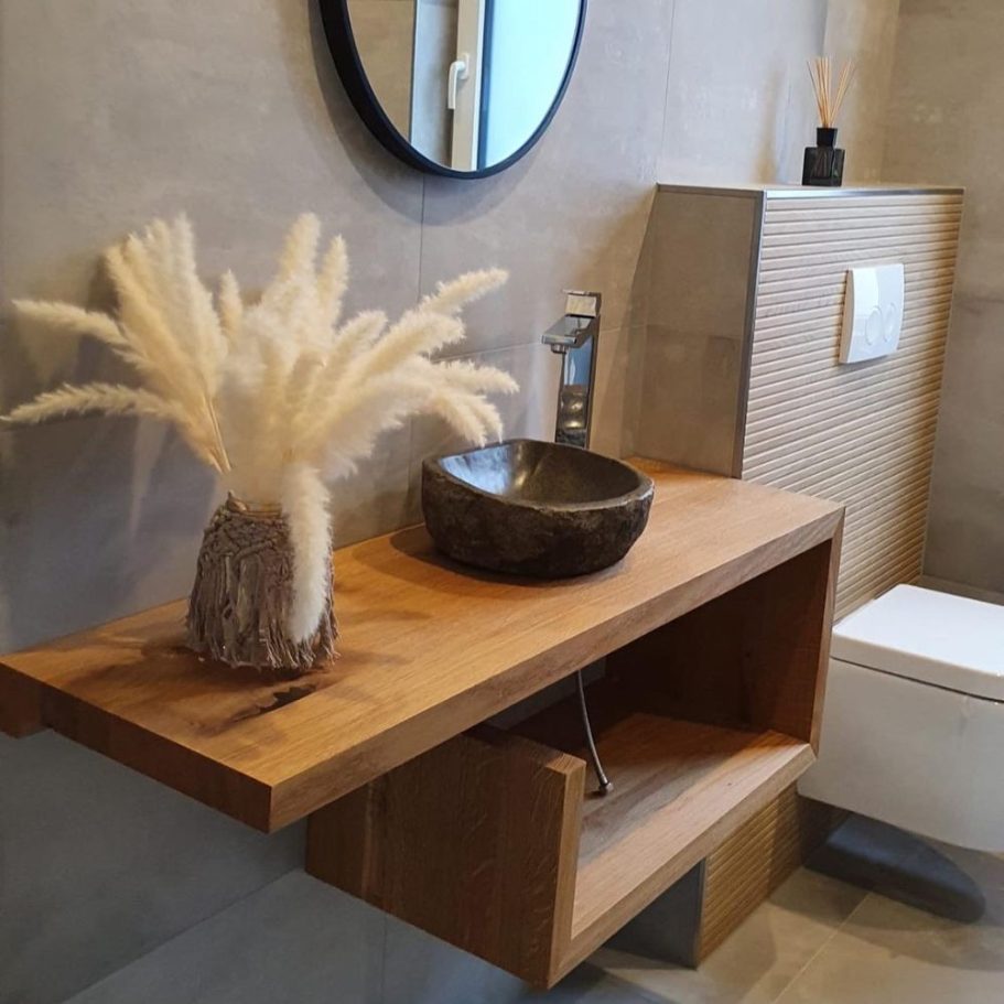 Badunterschrank aus Holz – Schreinerei Kögel Eleganter Badunterschrank aus Holz im Gäste-WC