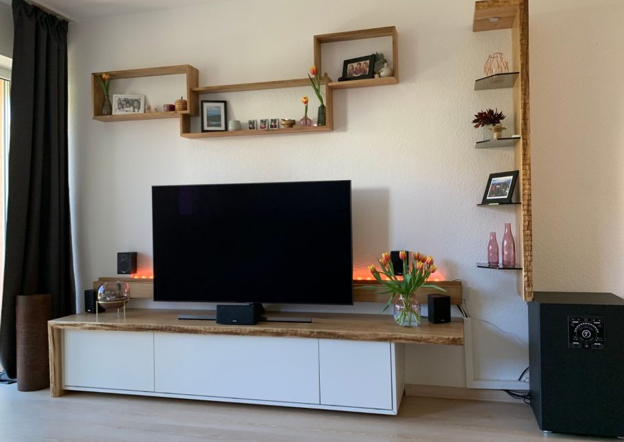 Wohnzimmerschrank – Weiß und Eiche kombiniert Wohnzimmerschrank – Weiß und Eiche kombiniert von der Schreinerei Kögel