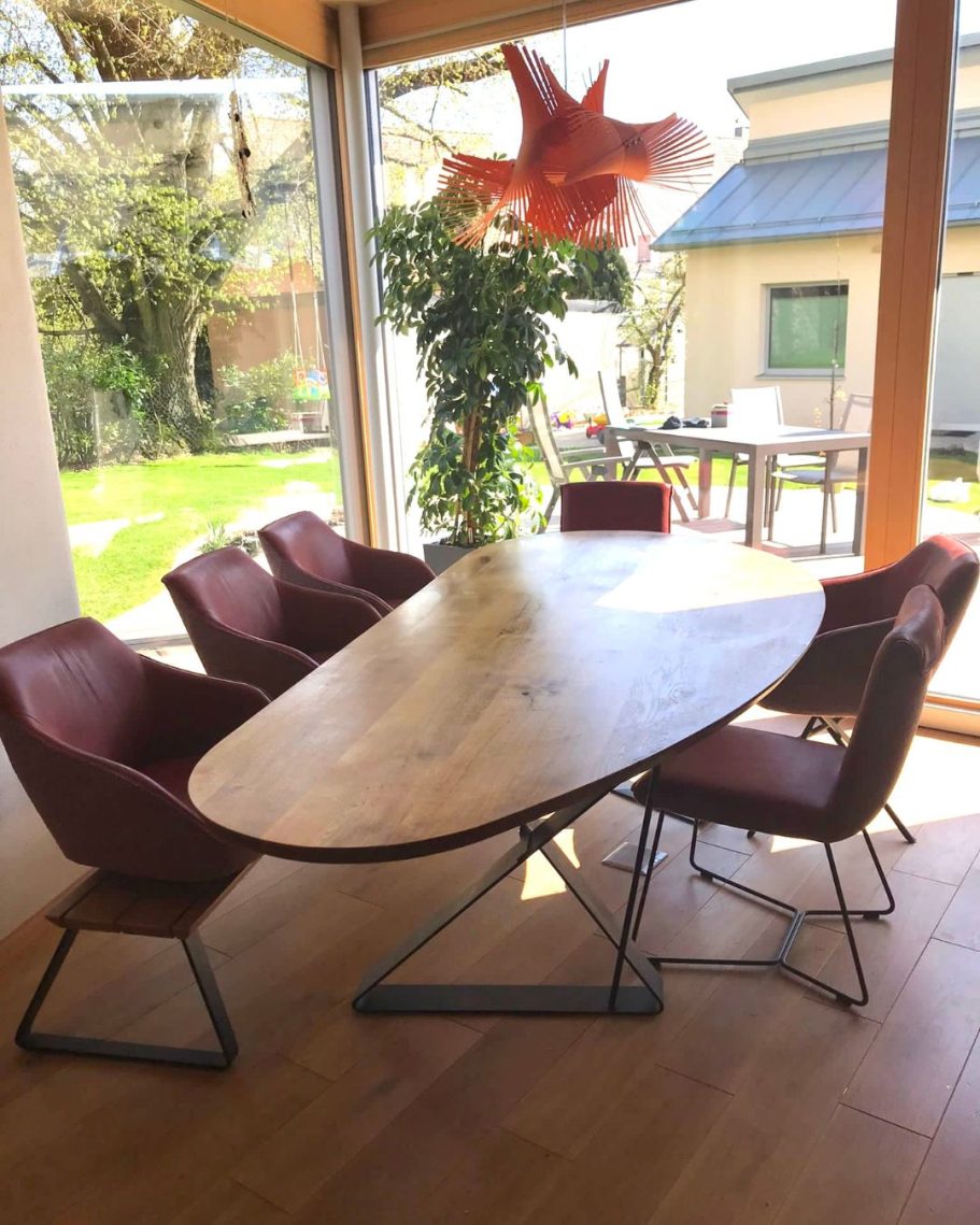 Steinförmiger Holztisch - Schreinerei Kögel Holztisch in einzigartiger Steinform