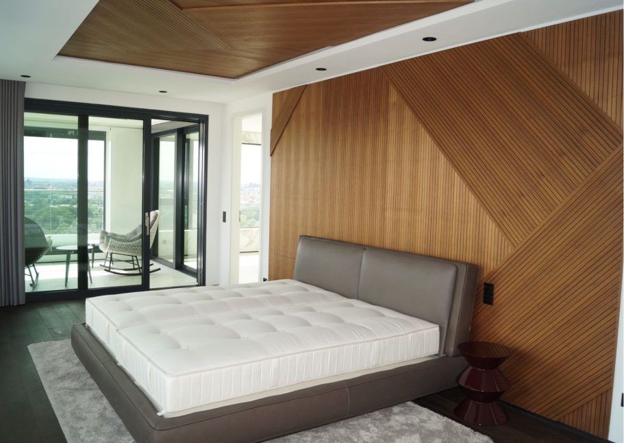 Holzverkleidung im Schlafzimmer Wand- und Deckenverkleidung aus Holz im Schlafzimmer