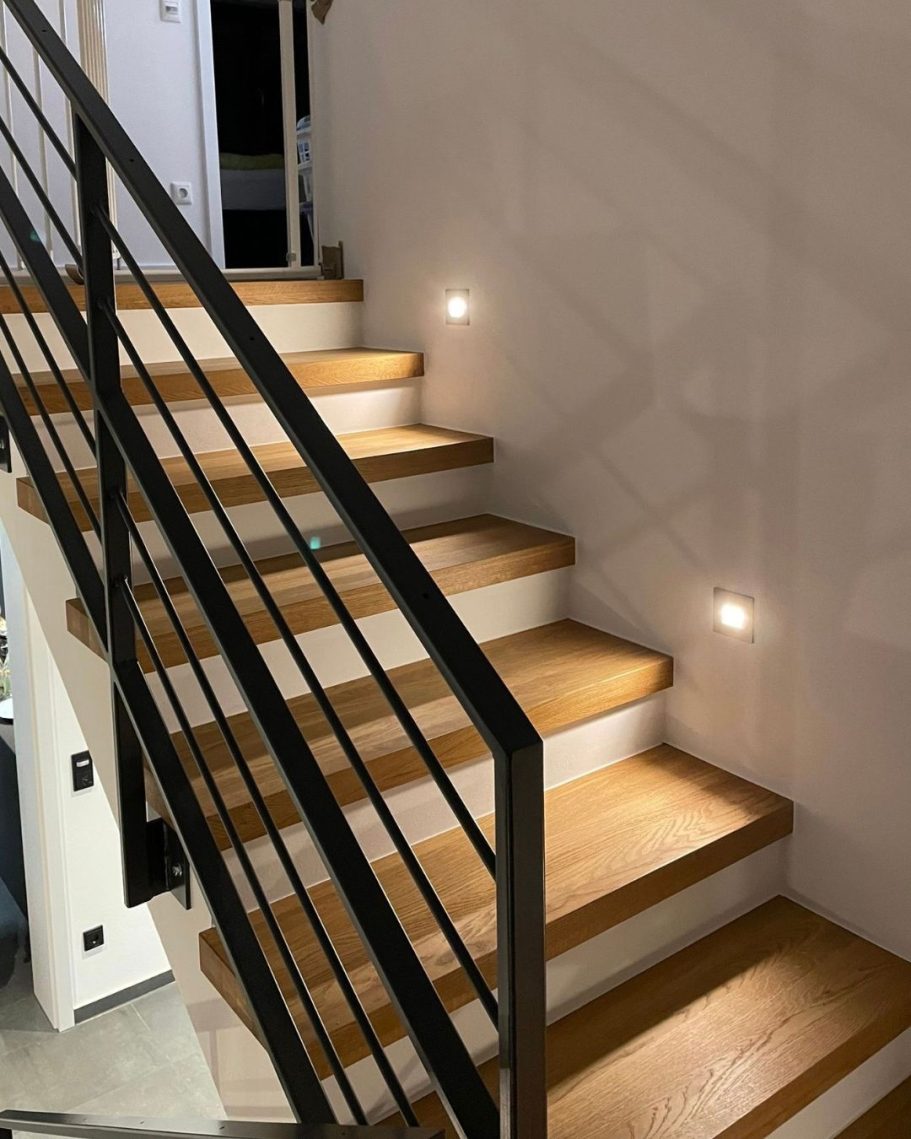 Treppe Holz-Edelstahl Treppe in Holz-Edelstahl Kombination